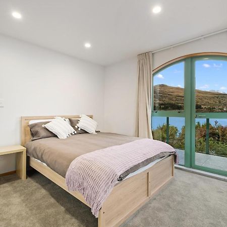 Huge Lakefront Delight - Queenstown Holiday Home Kültér fotó