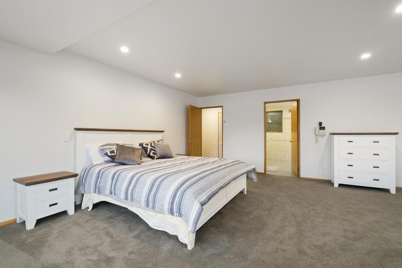 Huge Lakefront Delight - Queenstown Holiday Home Kültér fotó