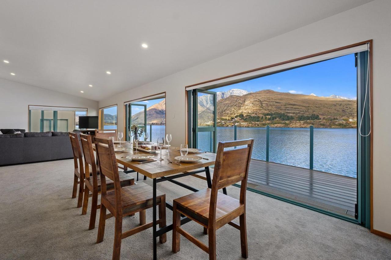 Huge Lakefront Delight - Queenstown Holiday Home Kültér fotó