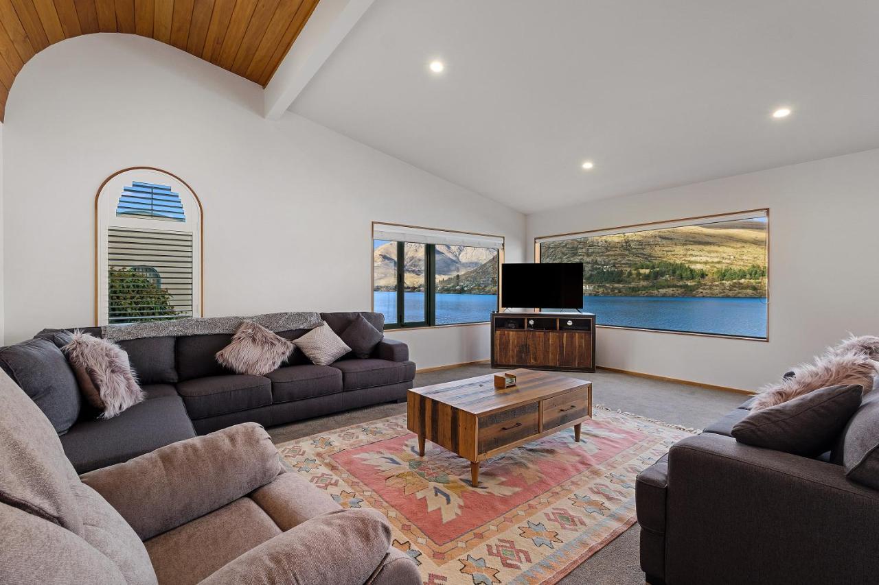 Huge Lakefront Delight - Queenstown Holiday Home Kültér fotó