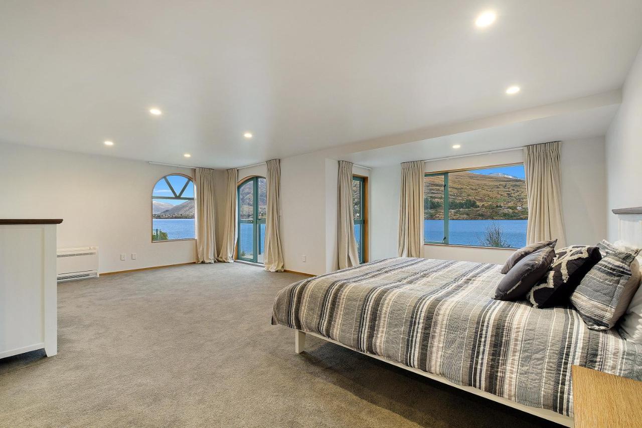 Huge Lakefront Delight - Queenstown Holiday Home Kültér fotó