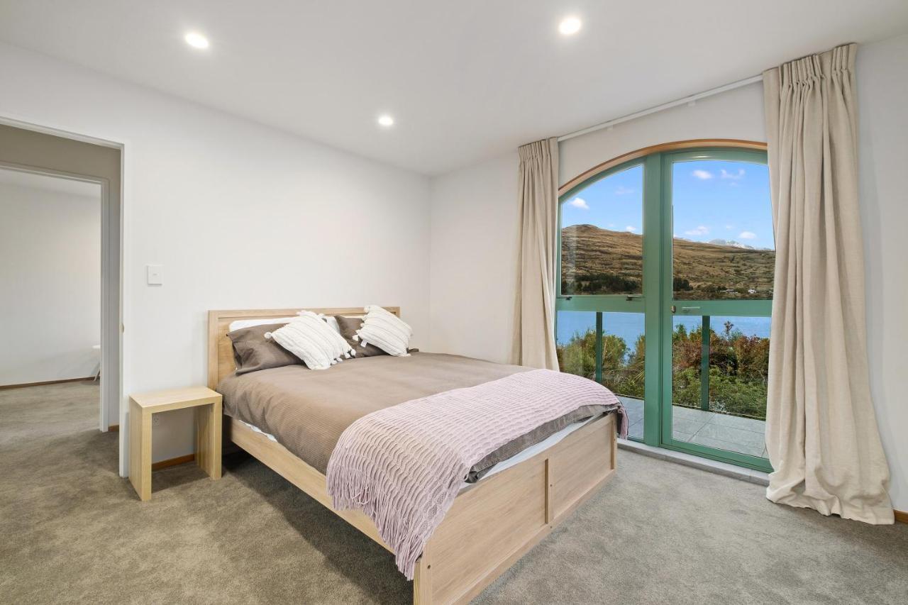 Huge Lakefront Delight - Queenstown Holiday Home Kültér fotó