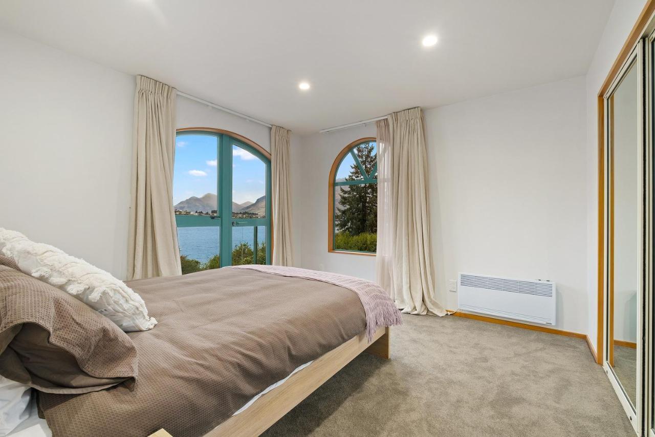 Huge Lakefront Delight - Queenstown Holiday Home Kültér fotó