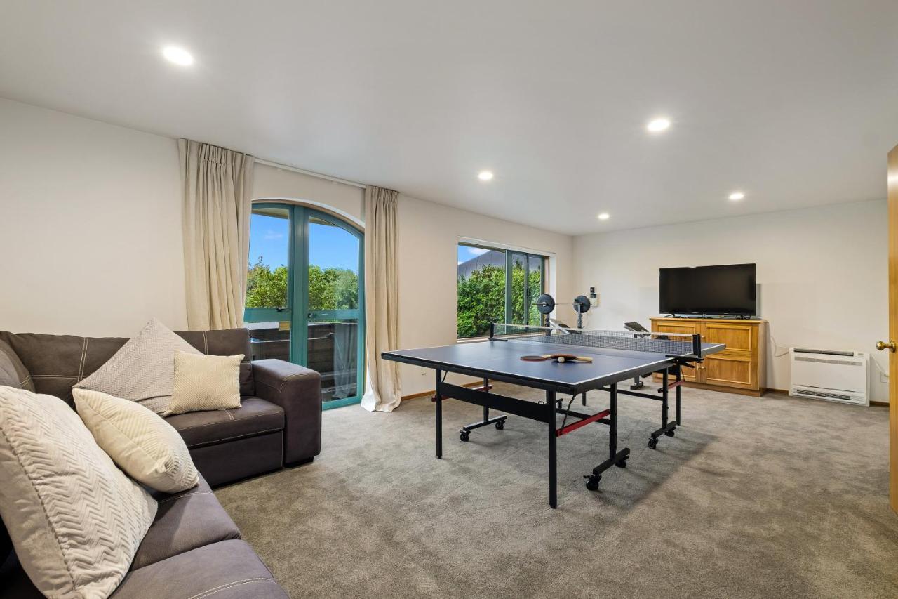 Huge Lakefront Delight - Queenstown Holiday Home Kültér fotó